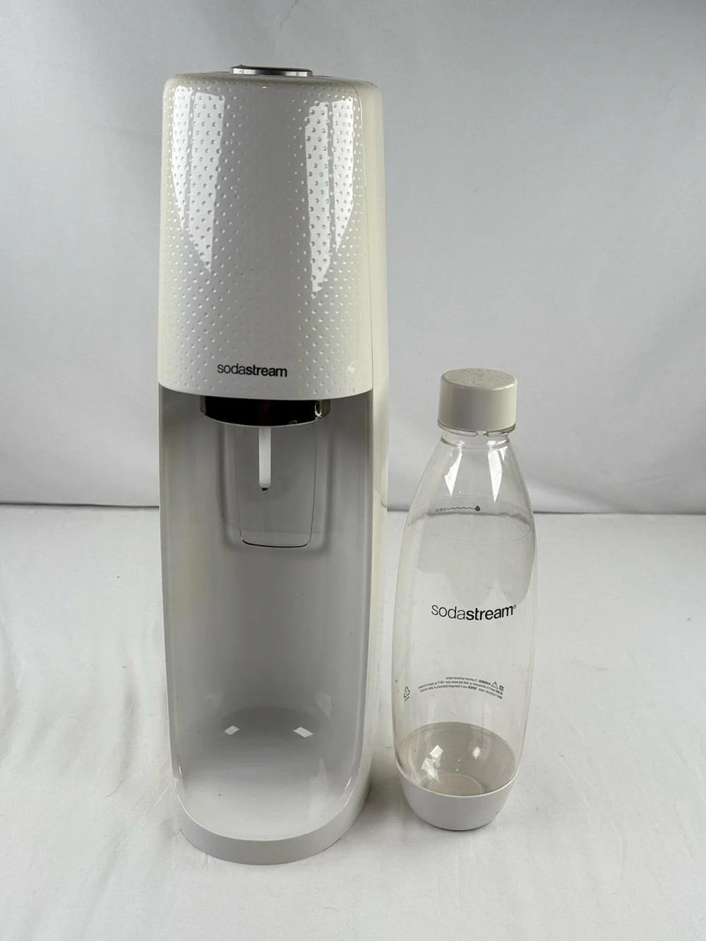 SodaStream Fizzi White Home Soda Maker with Bottle and CO2 Canister